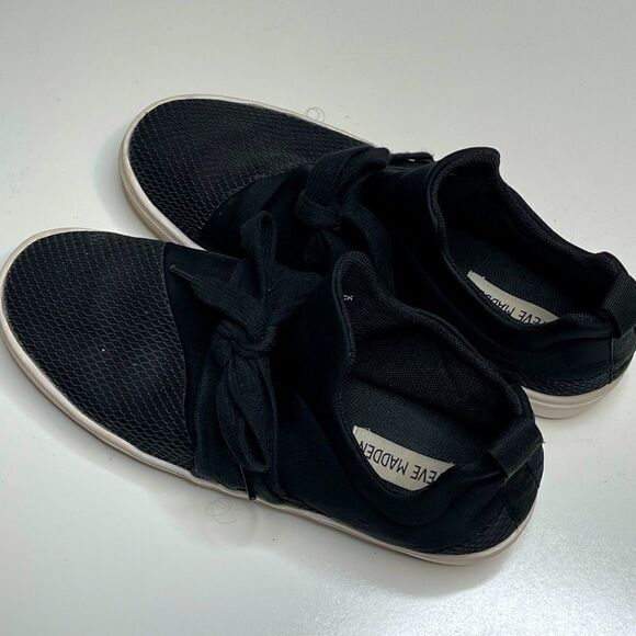 Women's size 7.5 Steve Madden Black Lancer Sneakers - Picture 8 of 9